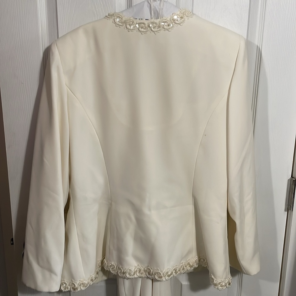 Ivory gown with jacket - Picture 7 of 7